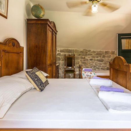 Vila Mini Stone House Omiš Exteriér fotografie