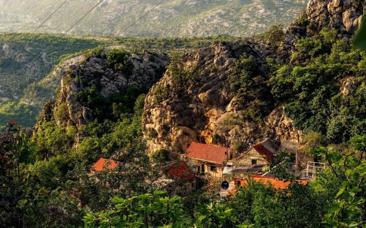 Vila Mini Stone House Omiš Exteriér fotografie