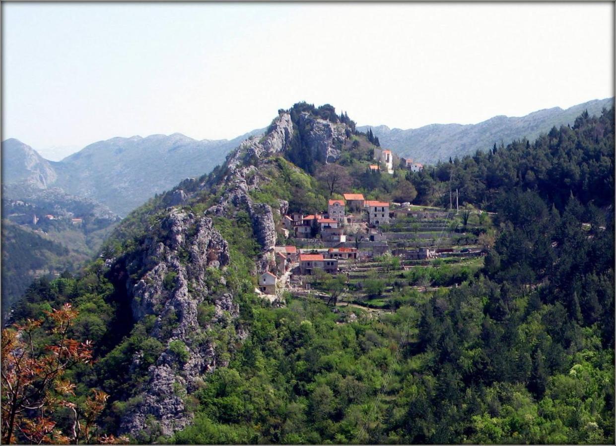Vila Mini Stone House Omiš Exteriér fotografie