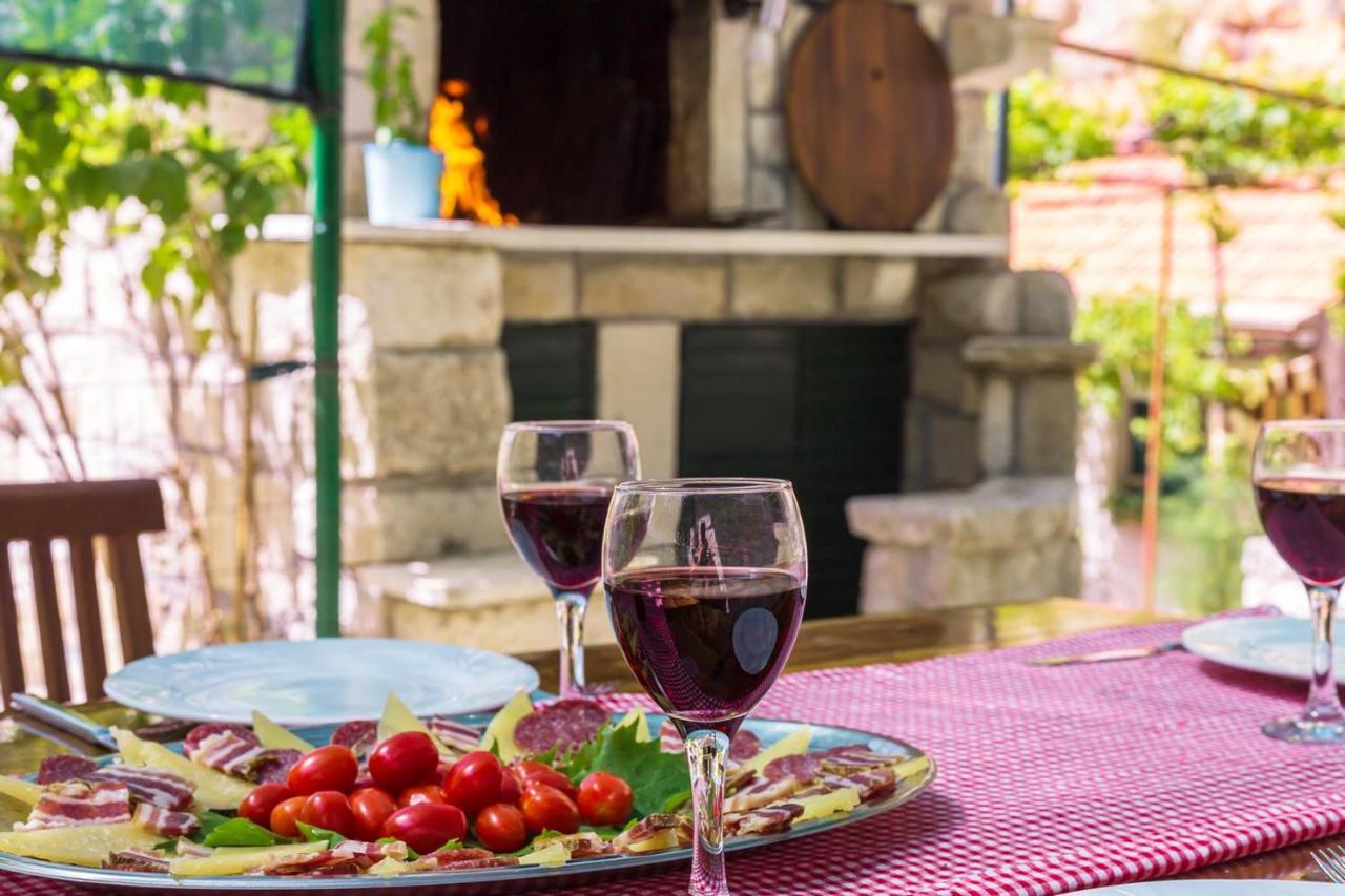 Vila Mini Stone House Omiš Exteriér fotografie