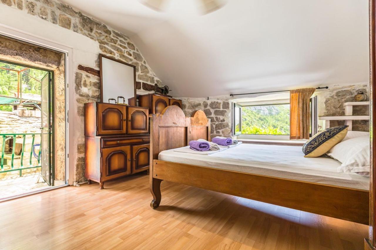 Vila Mini Stone House Omiš Exteriér fotografie