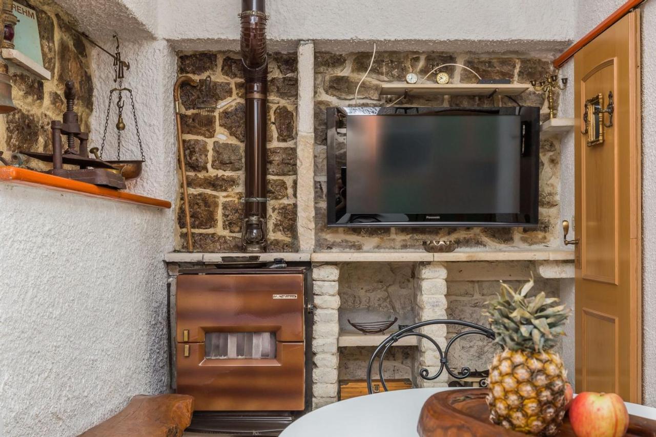 Vila Mini Stone House Omiš Exteriér fotografie