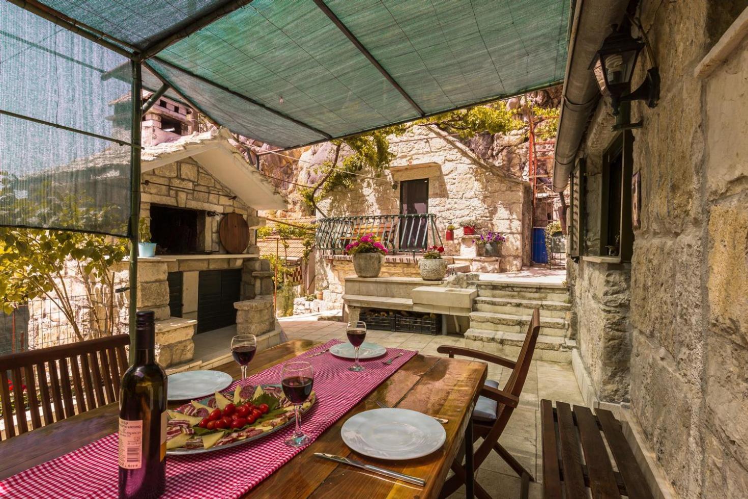 Vila Mini Stone House Omiš Exteriér fotografie
