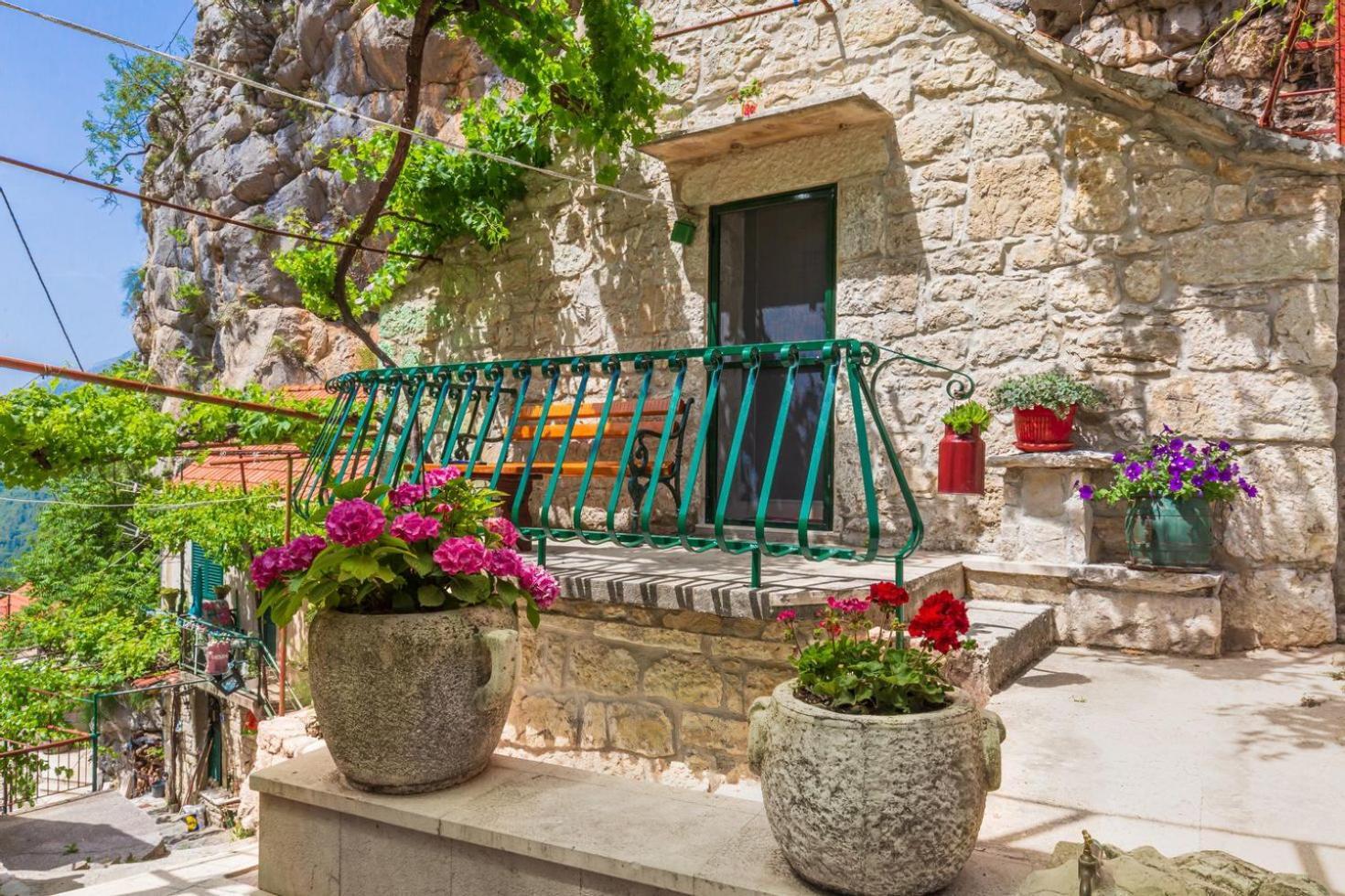 Vila Mini Stone House Omiš Exteriér fotografie
